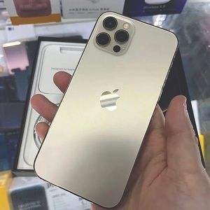 I’m selling my iPhone 13 Pro Max, 256gb storage, sliver , fully unlocked.